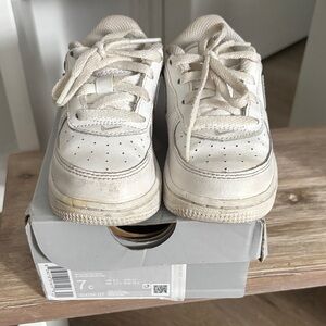 Nike Kids Sneakers in Cream and White